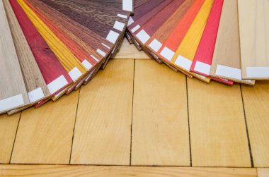 Parke üzerinde ahşap rengi ve doku örnekleri