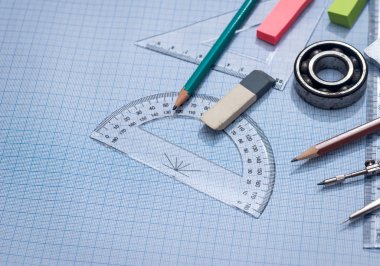 çizim araçları ile mavi grafik kağıdı