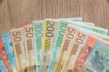 Euro banknot wooedn arka plan üzerinde