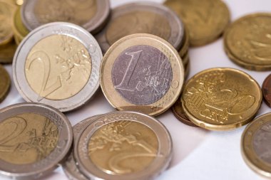 beyaz izole euro coins