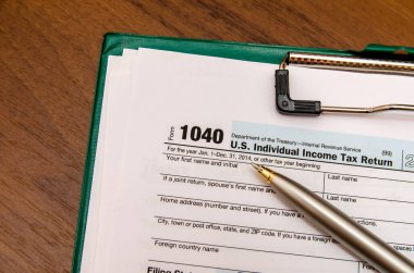 Tahta masadaki 1040 vergi iade formu