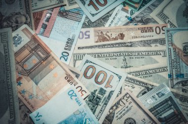 İki önde gelen para birimi - ABD Doları Avroya Karşı