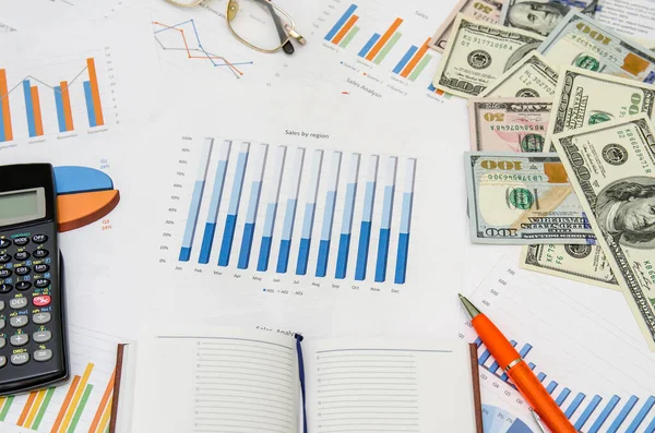 Office Scene Financial Graph Chart Calculator Notepad Pen Money — Stockfoto