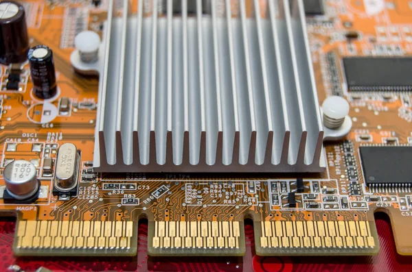 Placa Madre Ordenador Naranja Impresa Con Microcircuito — Foto de Stock