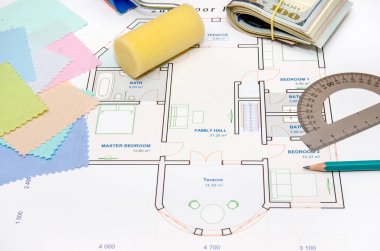 Kumaş örneği ve fırçası olan mimari çizimler, dolar, arkaplan olarak kalem