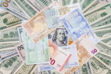 Dolar ve Euro çok