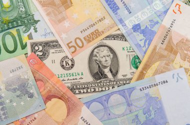 2 ABD doları Euro banknotlarına karşı