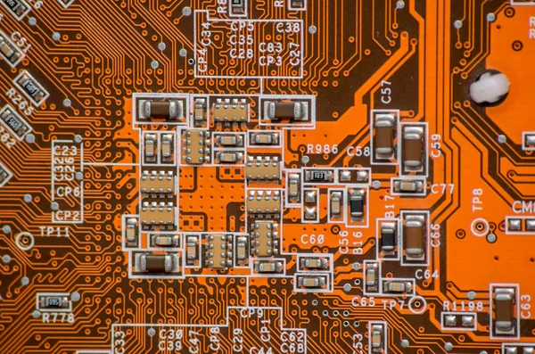 Puce Pièce Ordinateur Électronique Orange Avec Nombreux Composants Électriques — Photo