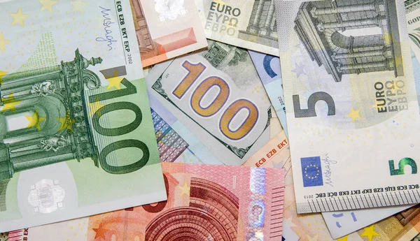 Högen Med Många Olika Oss Dollar Och Euro — Stockfoto