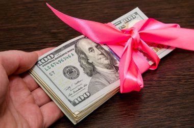 yüz dolar faturaları pembe hediye şerit