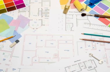 Boyalar, fırçalar ve aksesuarları ile mimari çizim