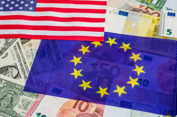 Σημαία Ευρώπης Και Δολάριο Τραπεζογραμμάτια — Φωτογραφία Αρχείου