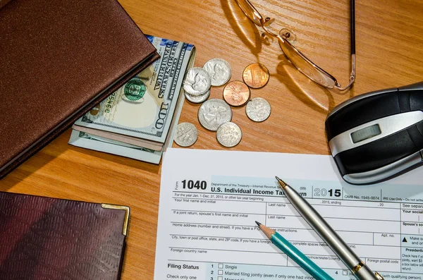 1040 Steuerformular Für 2016 Mit Stift Geld Notizblock Taschenrechner — Stockfoto