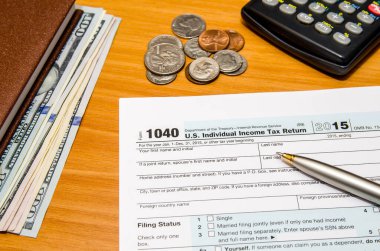 Form 1040 2016 yıl için hesap makinesi ile vergi.