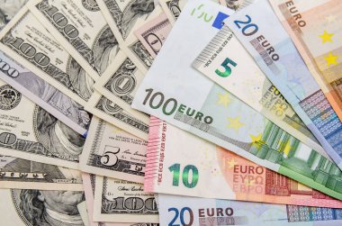 Avro banknotları doların üzerinde