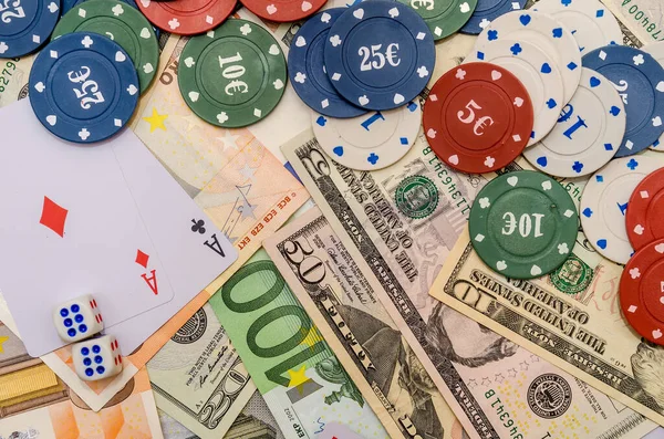 Oyun Kartları Poker Fişleri Ile Euro Dolar — Stok fotoğraf