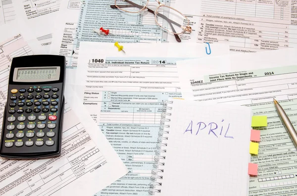 Steuerformulare Mit Stift Taschenrechner Brille — Stockfoto