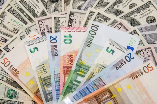 Банкноты Евро Выше Доллара — стоковое фото