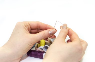 Dikiş başlığı beyaz arkaplanda izole edildi