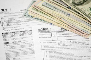 Vergi formları 1065, kapatın.