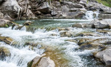 Şelale kadar yakın.