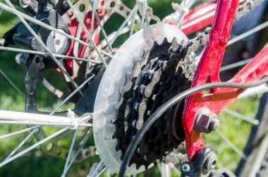 üstünde belgili tanımlık tekerlek zinciri ile arka bike kaset