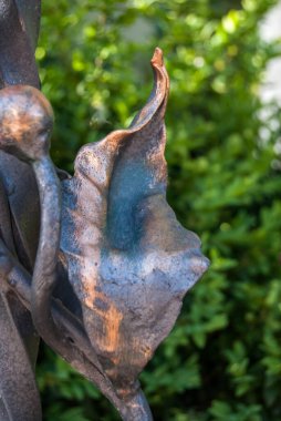 Demirhane Bölümü. Metalik çiçek tasarımı ayrıntıları