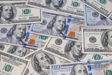 Yeni ve eski 100 dolar.