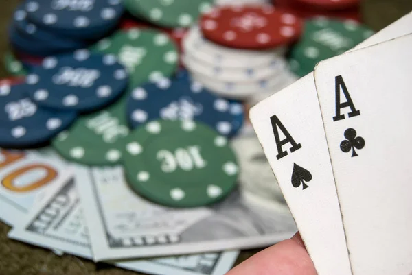Fichas Poker Com Dólares Close — Fotografia de Stock