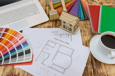Ev planı, araçlar, renk paleti ve kahve