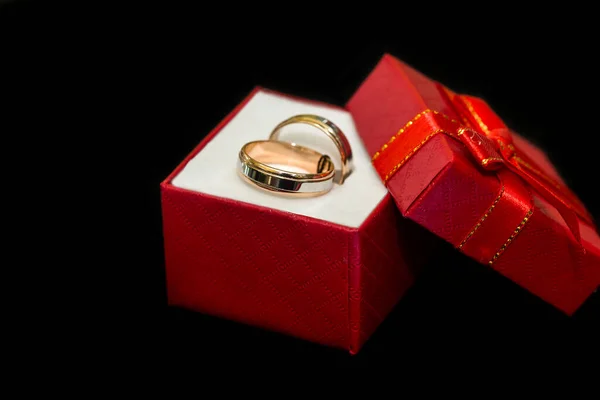 Golden Wedding Rings Red Present Box Black Backgroun — Stock Photo, Image