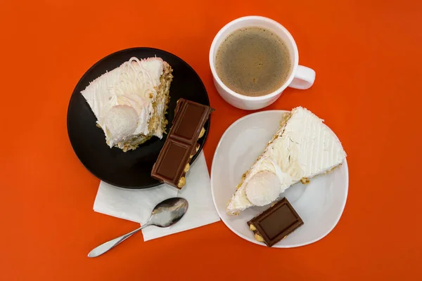 Чашка Кофе Кусок Торта Оранжевом Фоне — стоковое фото