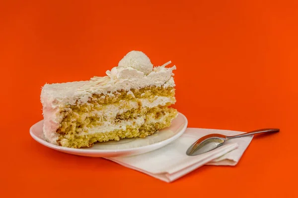 Шматочок Торта Ізольовано Апельсині Крупним Планом — стокове фото