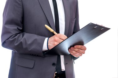 Günlüğe yazan adam beyaza izole edilmiş bir şekilde kapat