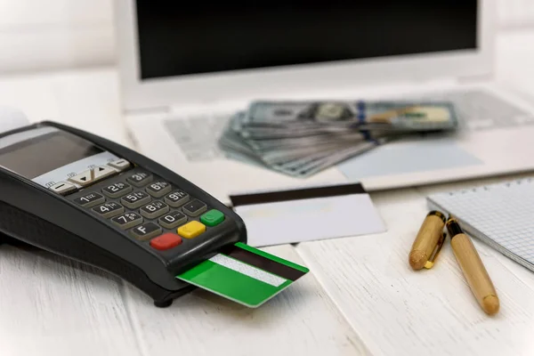 Selective Focus Banking Terminal Credit Card — Stock Photo, Image