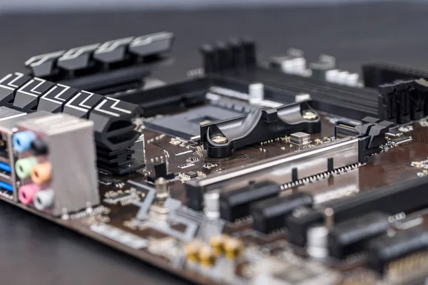 Computermotherboard Auf Dunklem Hintergrund Nahaufnahme — Stockfoto