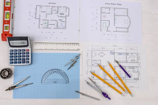 Millimeterpapier Mit Zeichenwerkzeugen Und Hausplan — Stockfoto