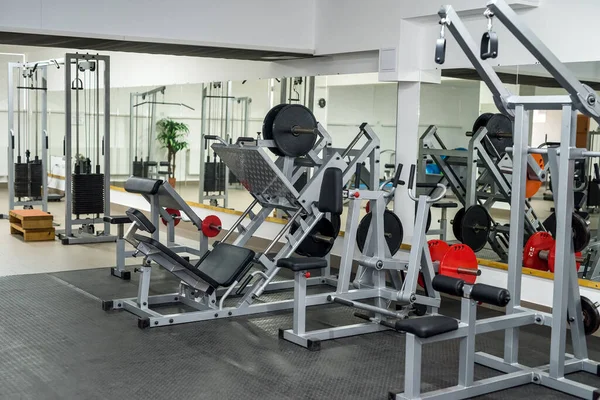 Équipement Sportif Dans Salle Gym Pour Les Exercices — Photo