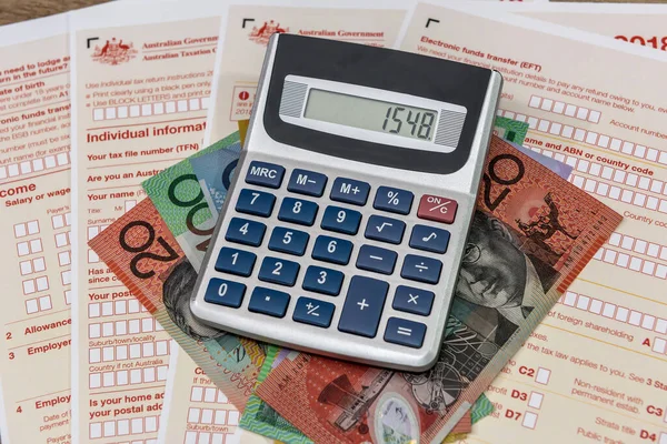 Αυστραλιανά Δολάρια Αριθμομηχανή Και Φορολογική Μορφή — Φωτογραφία Αρχείου