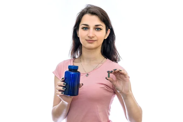 Женщина Держит Таблетки Стеклянную Бутылку Изолированы Белом — стоковое фото