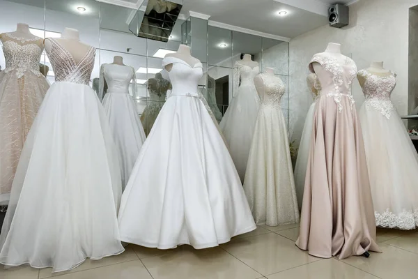 Belles Robes Mariée Sur Mannequin Boutique Mariage — Photo