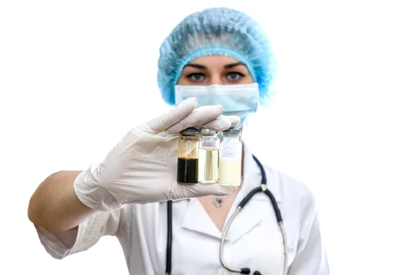 Arzt Hält Ampullen Mit Medikamenten Auf Weiß Isoliert — Stockfoto