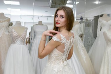 Güzeller güzeli gelinin arka manzarası