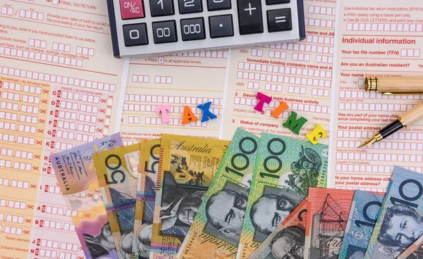 Αυστραλιανά Δολάρια Αριθμομηχανή Στη Φορολογική Δήλωση — Φωτογραφία Αρχείου