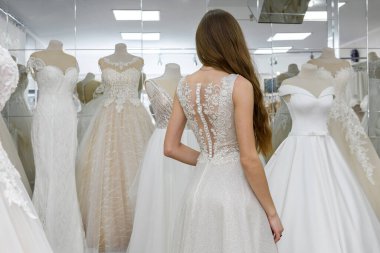 Güzeller güzeli gelinin arka manzarası