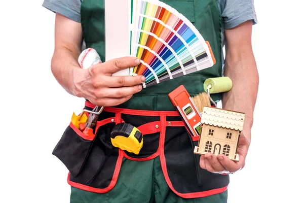 Arbeiter Overall Zeigt Auf Farbmuster Aus Nächster Nähe — Stockfoto