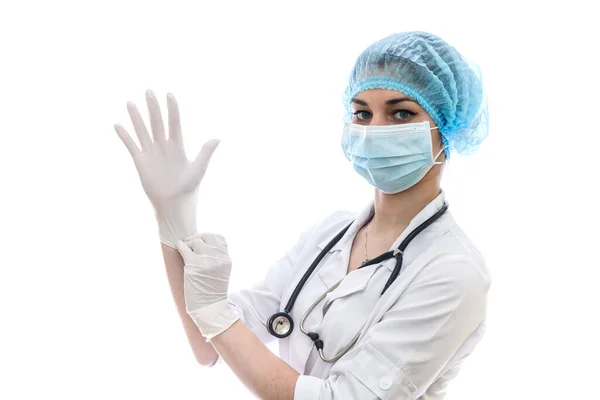 Arzt Zieht Schutzhandschuhe — Stockfoto