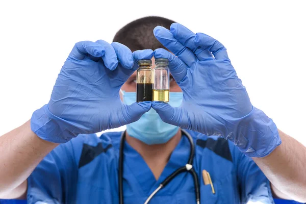 Lekarz Ampułkami Mężczyzna Niebieskim Mundurze Medycznym Trzymający Ampułki Szczepionkami Wyizolowanymi — Zdjęcie stockowe