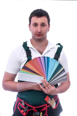 Renk numuneli erkek elleri. Kapatın.