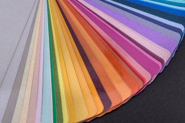 Duvar boyama tonları için renkli kağıt örnekleyici